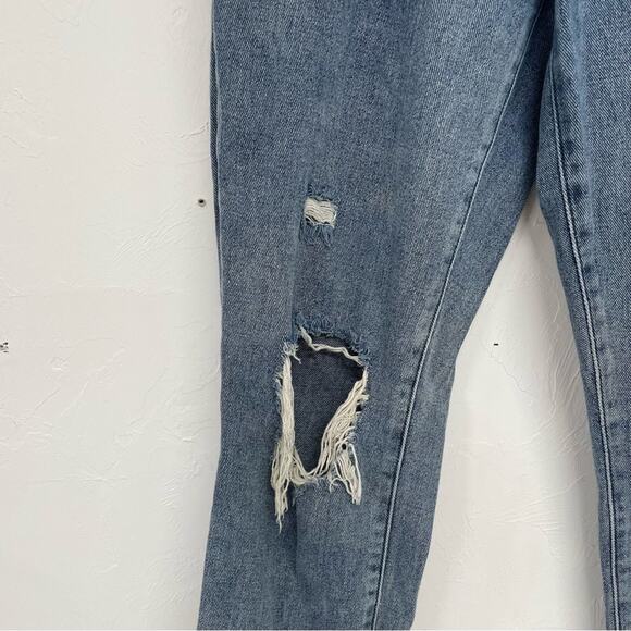 Pacsun Medium Wash High Rise Mom Jeans Womens 28 Short Distressed Blue Denim - Picture 3 of 12